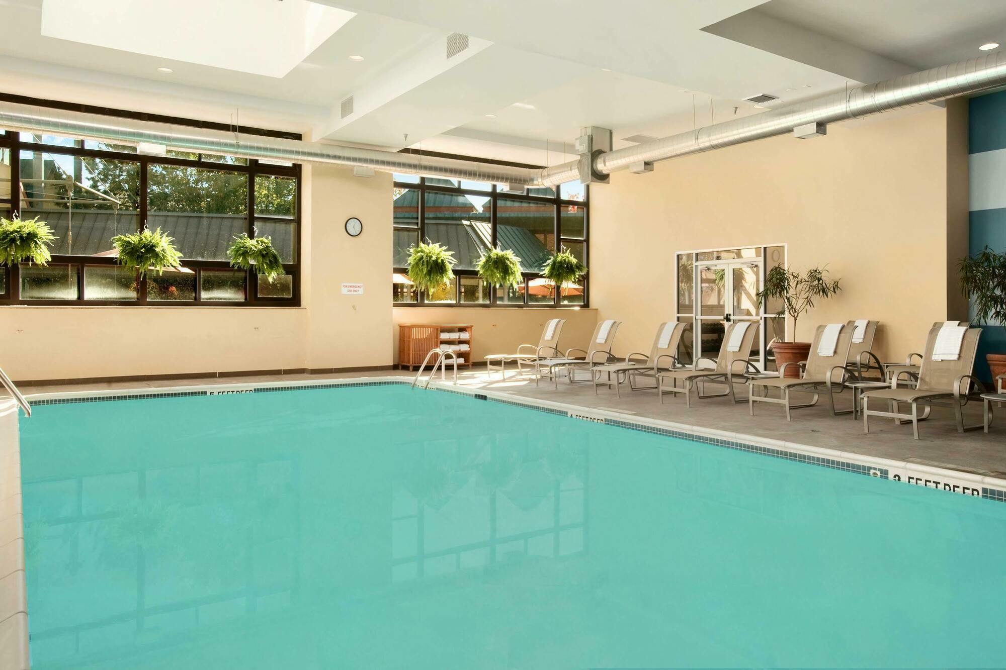 The Saratoga Hilton Saratoga Springs Exterior foto